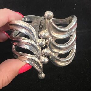 TAXCO 925 STERLING SILVER VINTAGE CLAMPER BRACELET